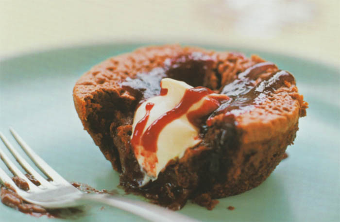 Moelleux de chocolat et coulis de cerises