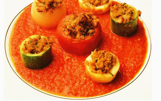 Bouquet de légumes farcis à la sauce tomate piquante