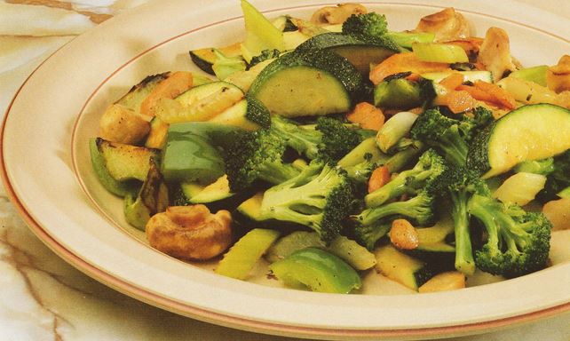 Délicieux plat de légumes sautés