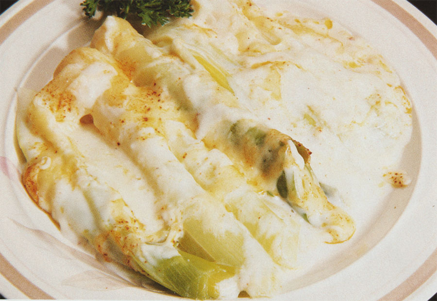 Poireaux au four à la sauce blanche crémeuse