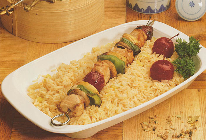 Brochettes de porcs et légumes